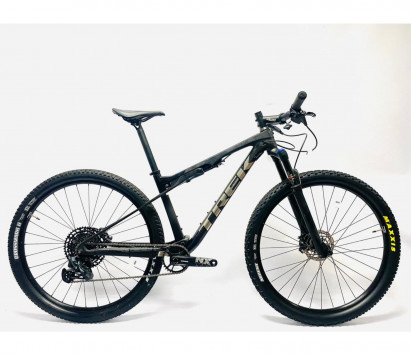 Pre-Owned Trek Supercaliber Carbon Dual-Suspension Mountain Bike - Medium