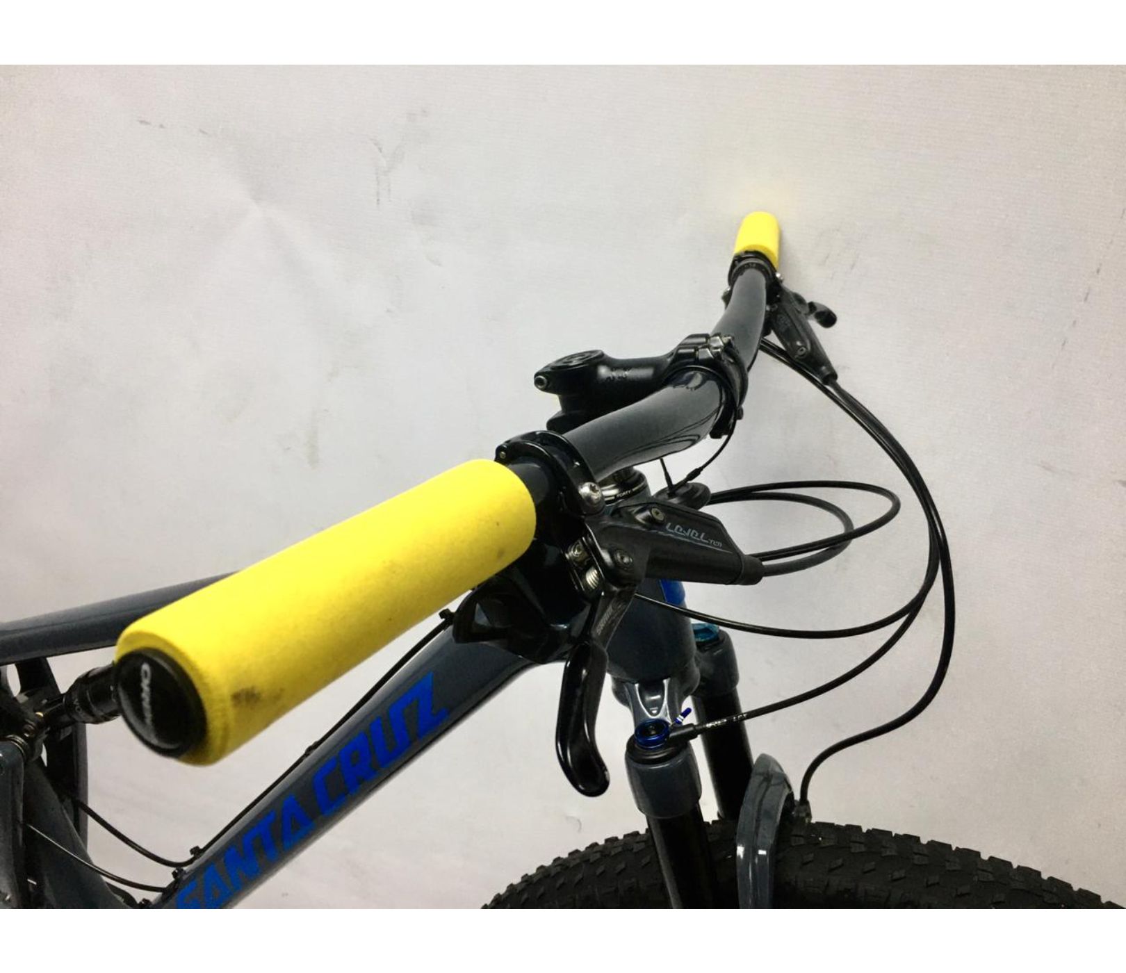 PreOwned Santa Cruz Dual Suspension Carbon Mountain Bike Medium