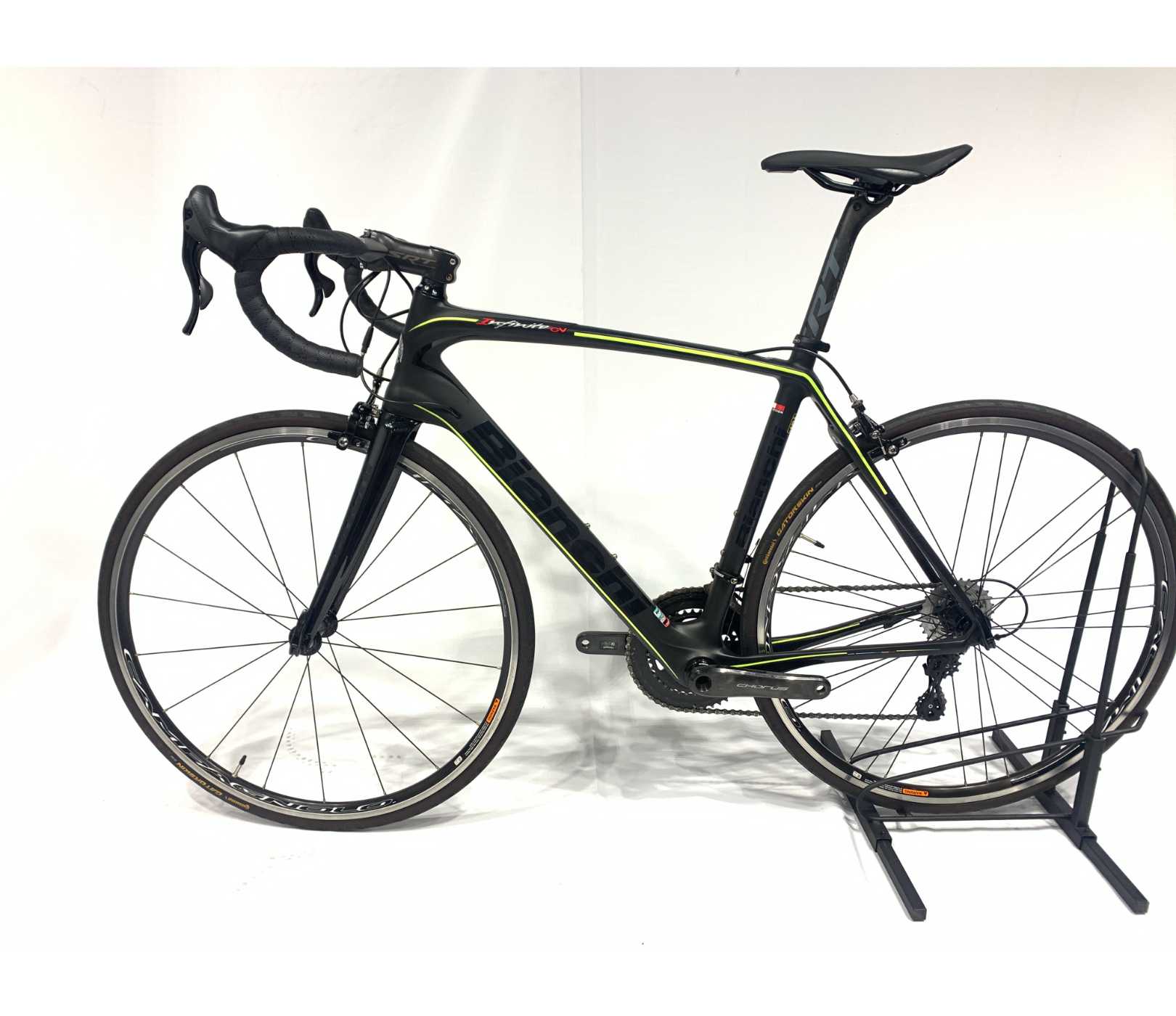 Pre-Owned Bianchi Infinito CV Carbon Road Bike - 55cm