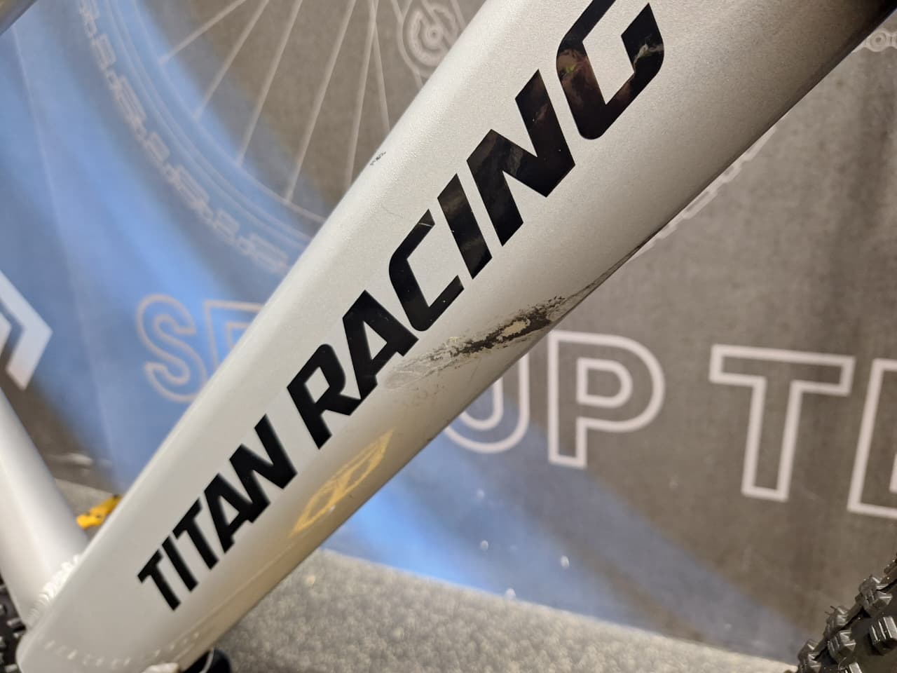 Demo Titan Charge E-Two Hardtail E-MTB Medium 2022 