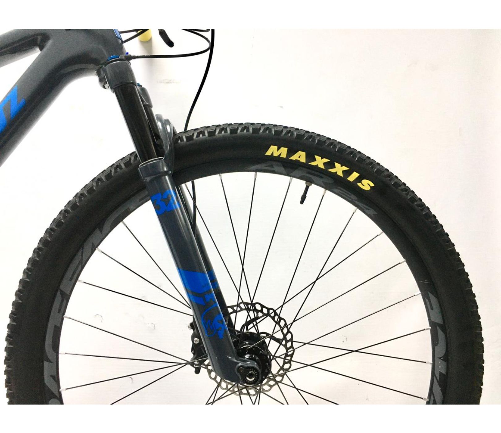 PreOwned Santa Cruz Dual Suspension Carbon Mountain Bike Medium