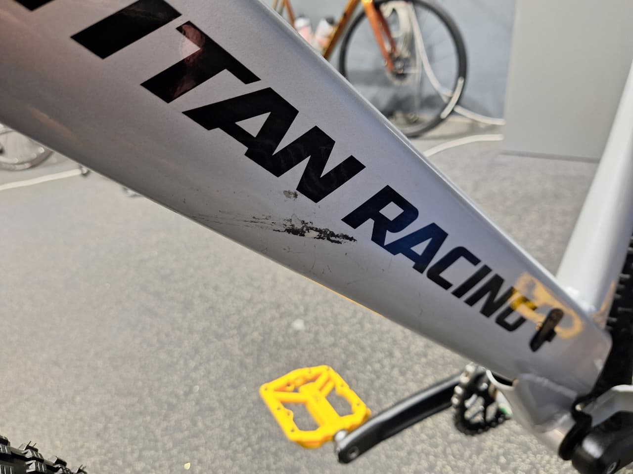 Demo Titan Charge E-Two Hardtail E-MTB Medium 2022 