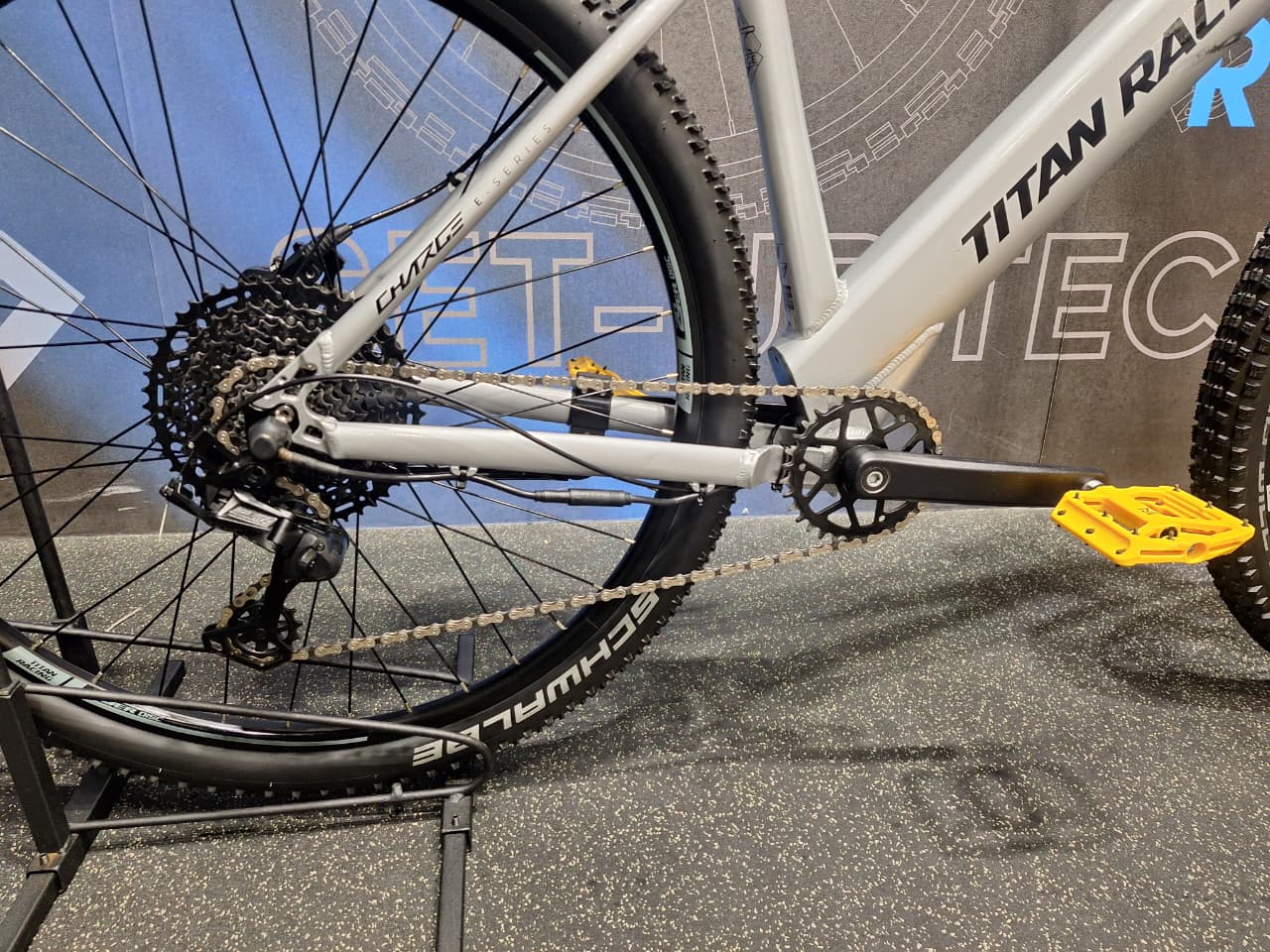 Demo Titan Charge E-Two Hardtail E-MTB Medium 2022 