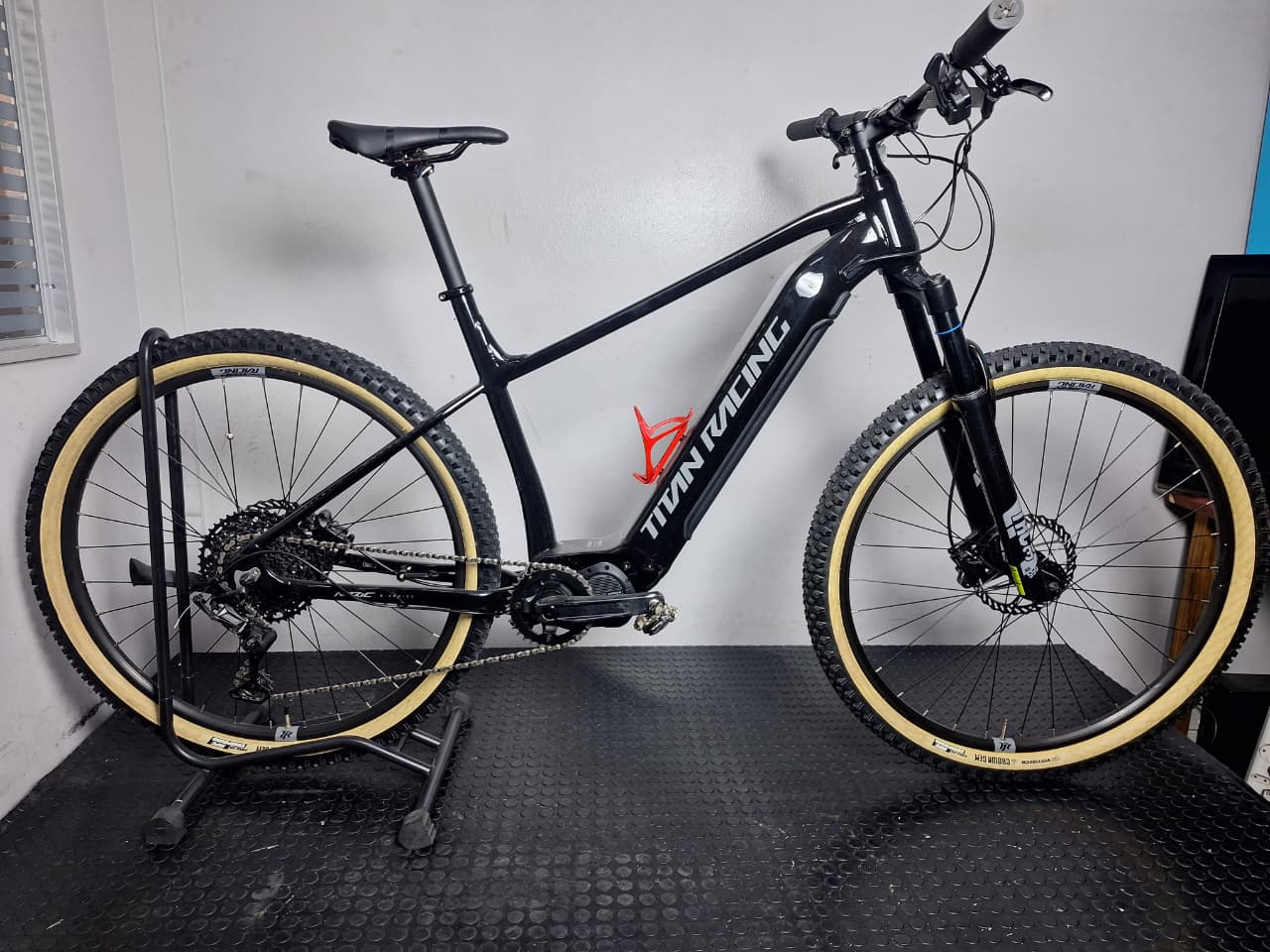Demo Titan Nitric Sport Aluminium Hardtail Mountain E-Bike 29" BLK XL 2024 