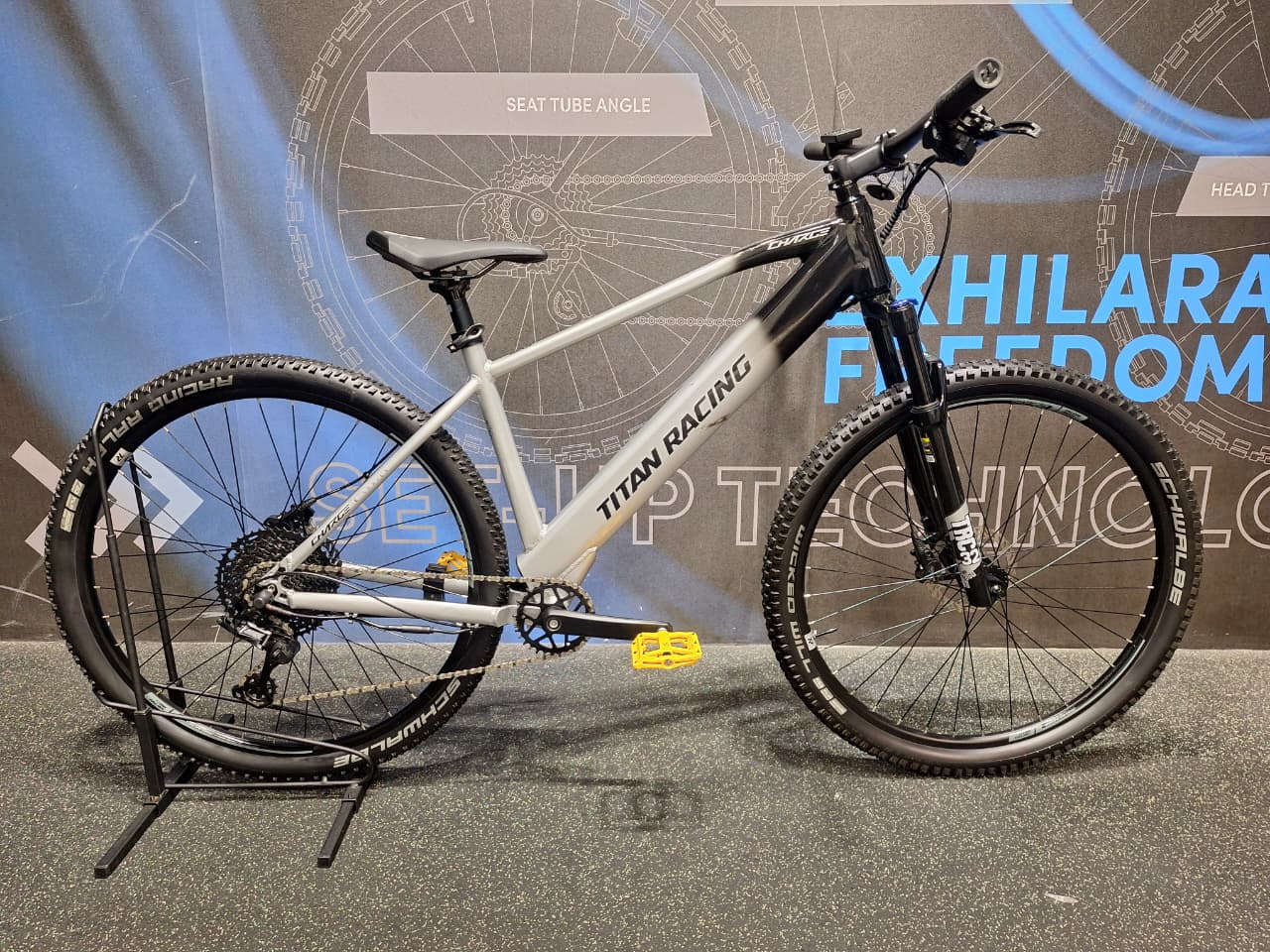 Demo Titan Charge E-Two Hardtail E-MTB Medium 2022 