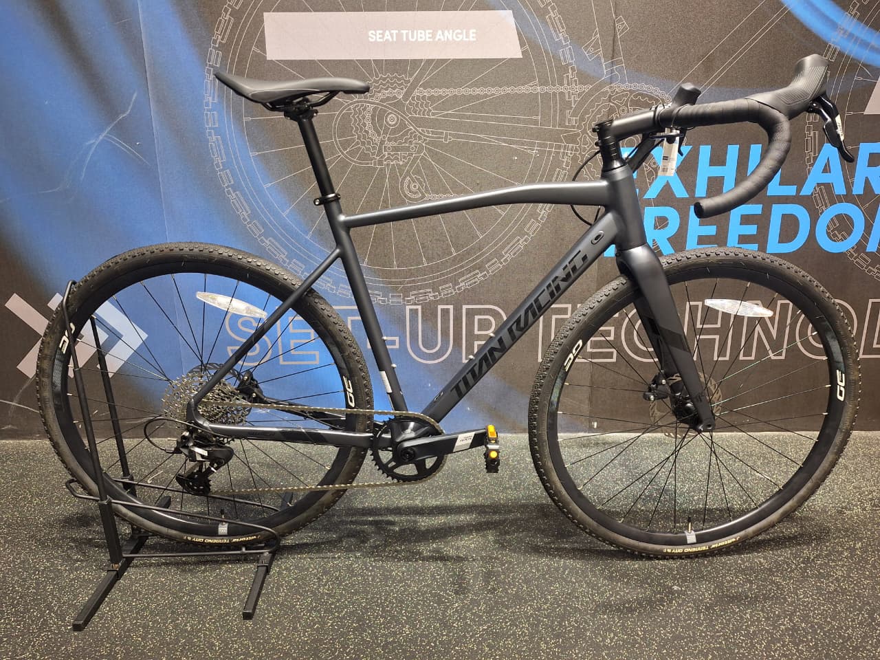 Demo Titan Switch Comp Aluminium Gravel Bike Large 2024  
